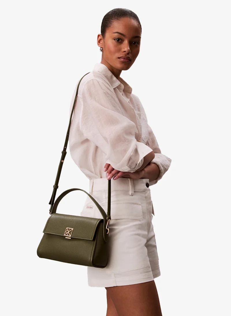كالفن كلاين Pebble Grain Shoulder Bag